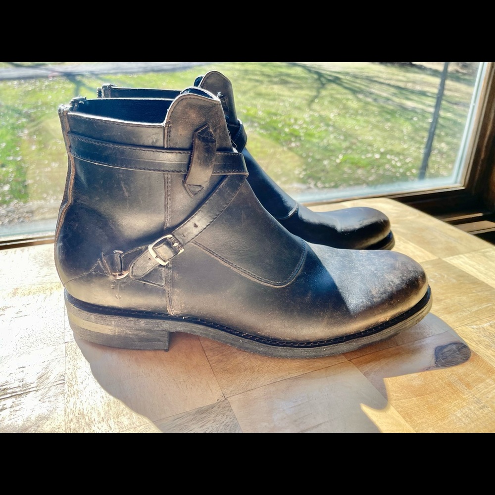 Men’s distressed black leather Frye boots. Size 11